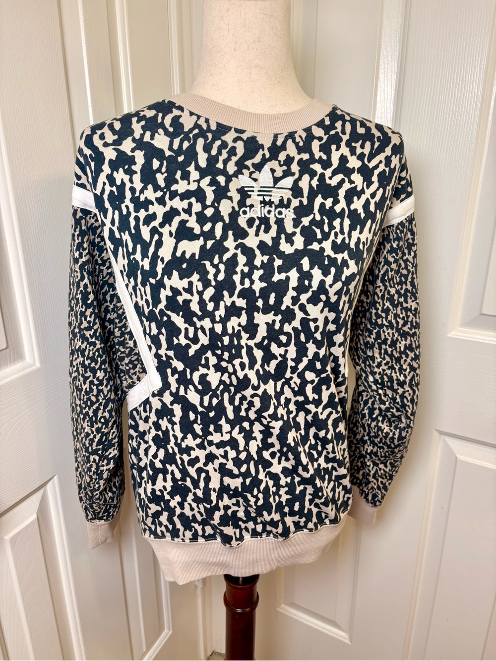 Adidas Originals Leoflage Sweatshirt Trefoil Logo Animal Print XS